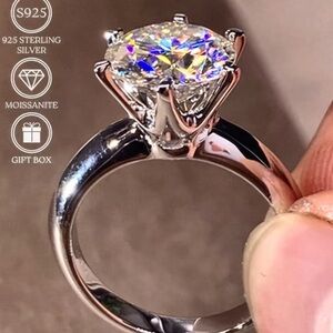 Sterling Silver Moissanite Solitaire Ring - Clear 5 CTs